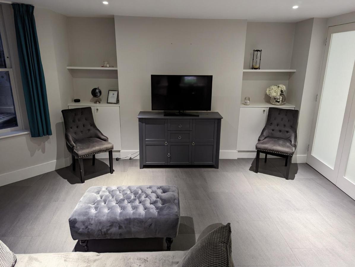 Basement Apartment In Central Bath Exterior photo