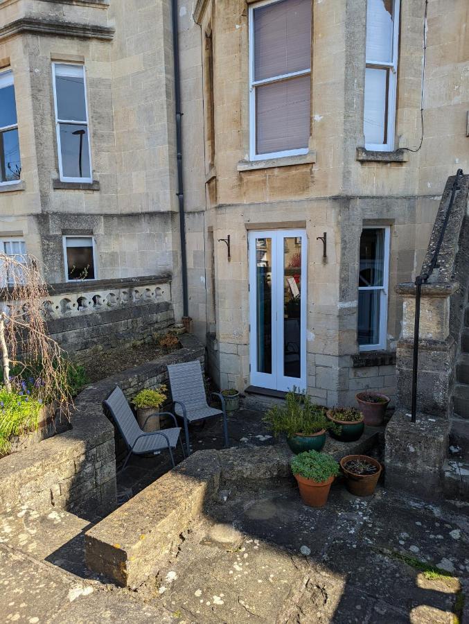 Basement Apartment In Central Bath Exterior photo
