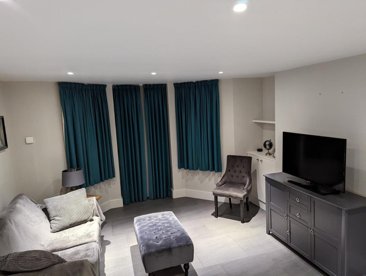 Basement Apartment In Central Bath Exterior photo